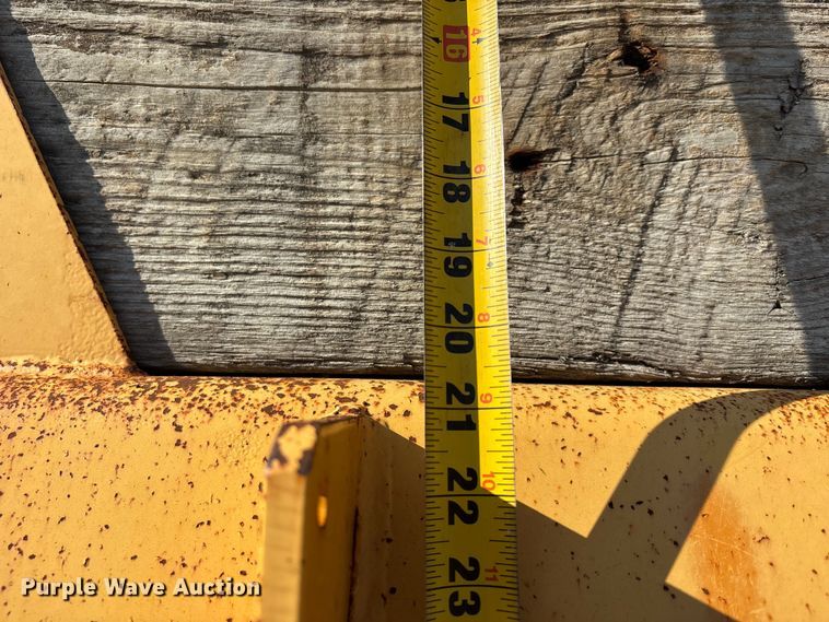 image for item DW7498 2002 GMC C8500 dump truck