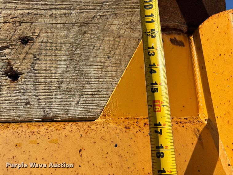 image for item DW7498 2002 GMC C8500 dump truck