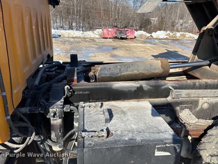 image for item DW7498 2002 GMC C8500 dump truck