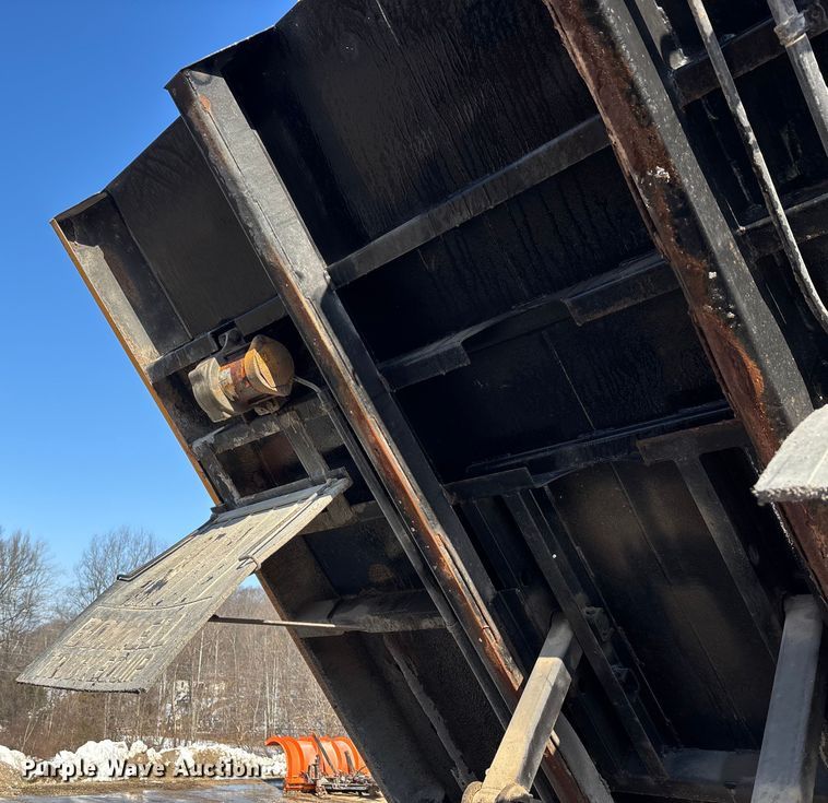 image for item DW7498 2002 GMC C8500 dump truck