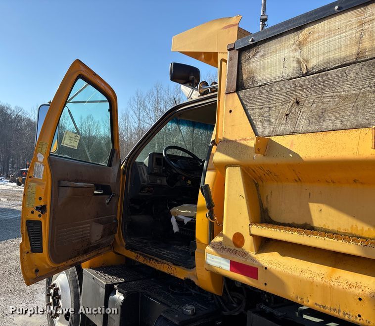 image for item DW7498 2002 GMC C8500 dump truck