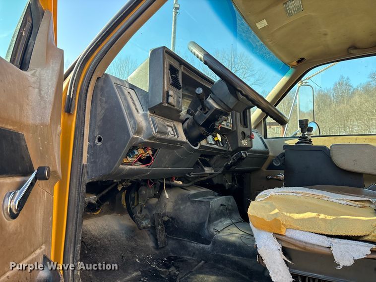 image for item DW7498 2002 GMC C8500 dump truck