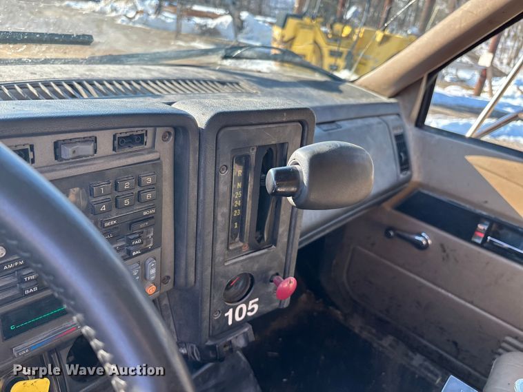 image for item DW7498 2002 GMC C8500 dump truck