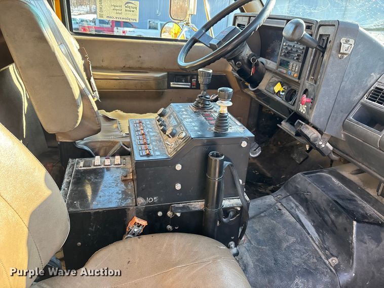 image for item DW7498 2002 GMC C8500 dump truck