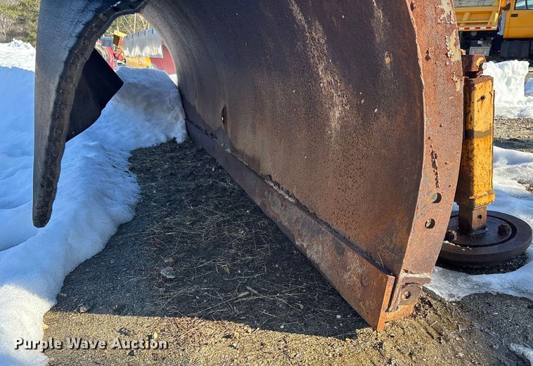 image for item DW7498 2002 GMC C8500 dump truck