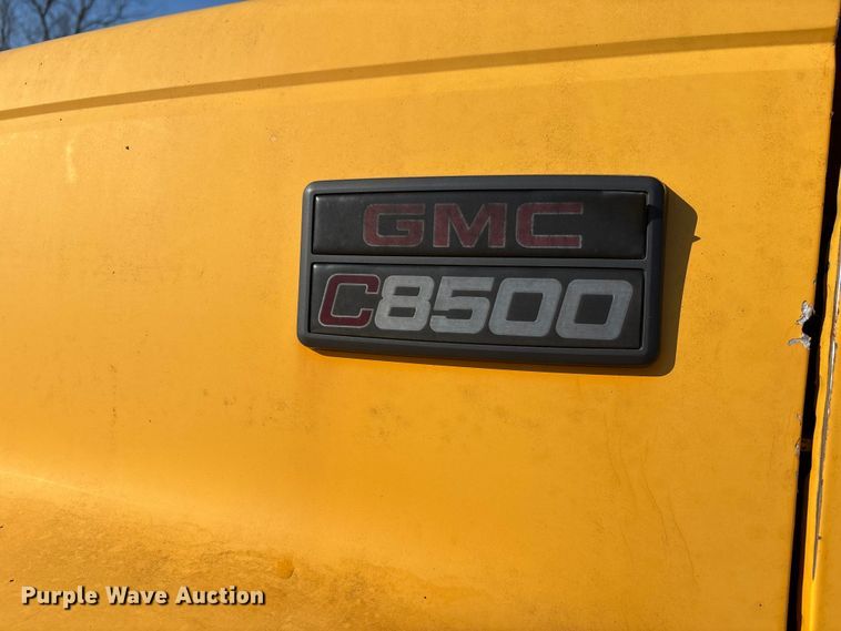 image for item DW7499 2001 GMC C8500 dump truck