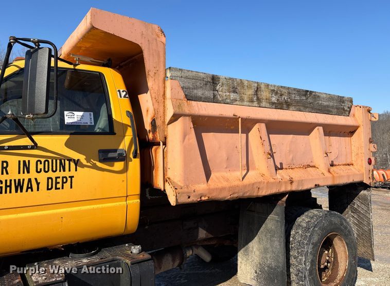 image for item DW7499 2001 GMC C8500 dump truck