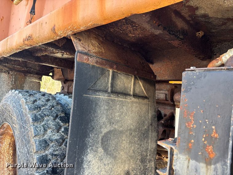 image for item DW7499 2001 GMC C8500 dump truck