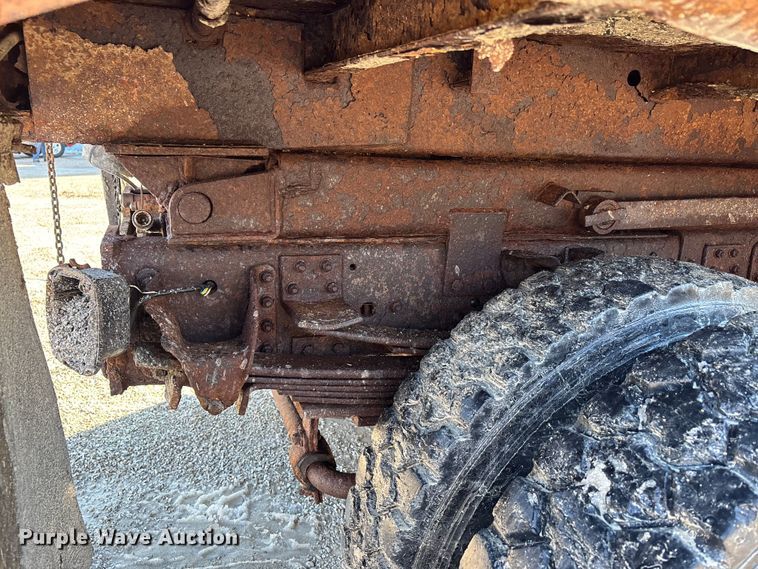 image for item DW7499 2001 GMC C8500 dump truck