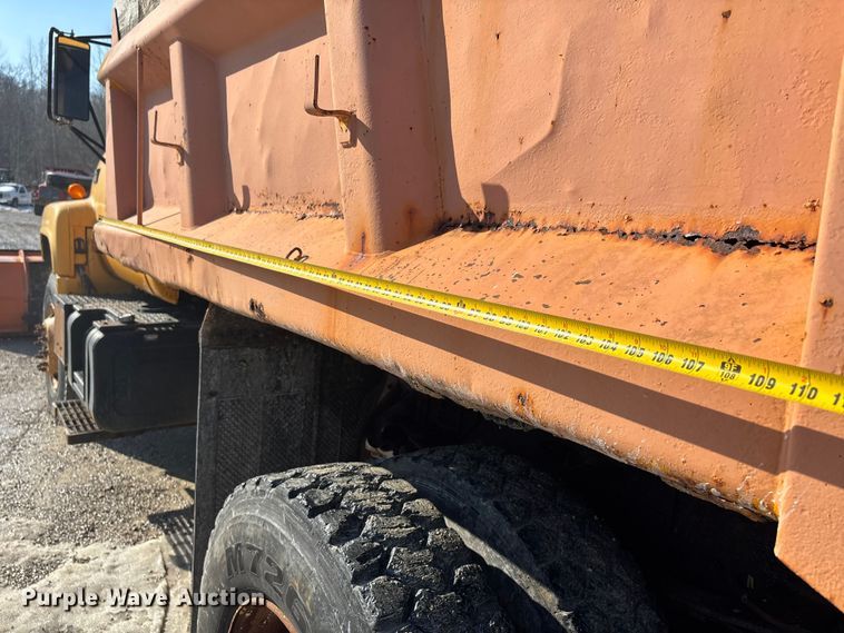 image for item DW7499 2001 GMC C8500 dump truck