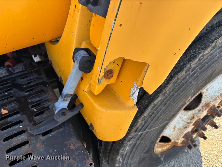 image for item DW7499 2001 GMC C8500 dump truck