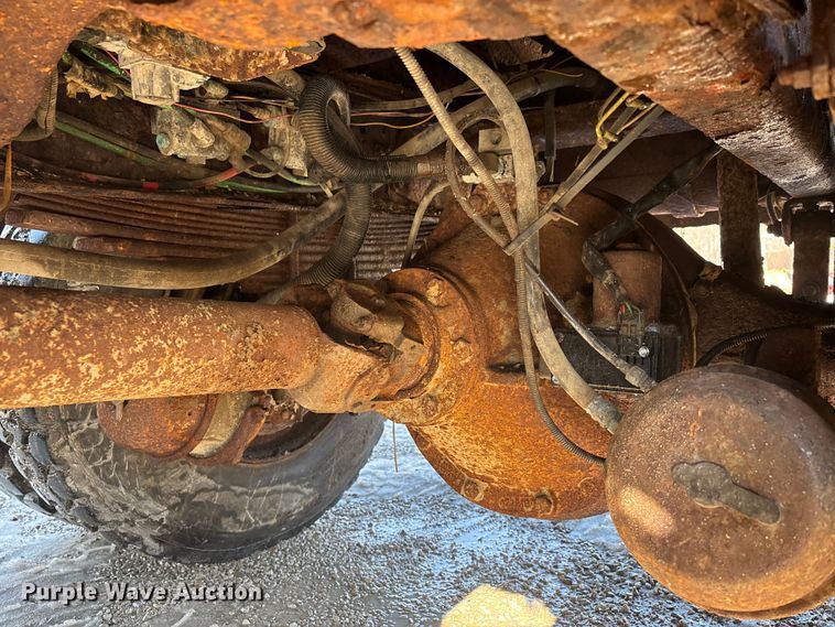 image for item DW7499 2001 GMC C8500 dump truck