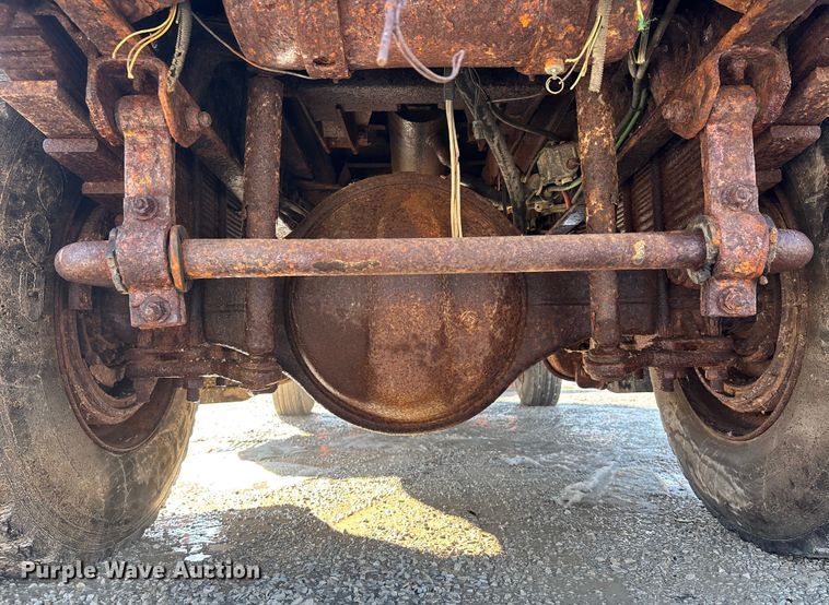 image for item DW7499 2001 GMC C8500 dump truck