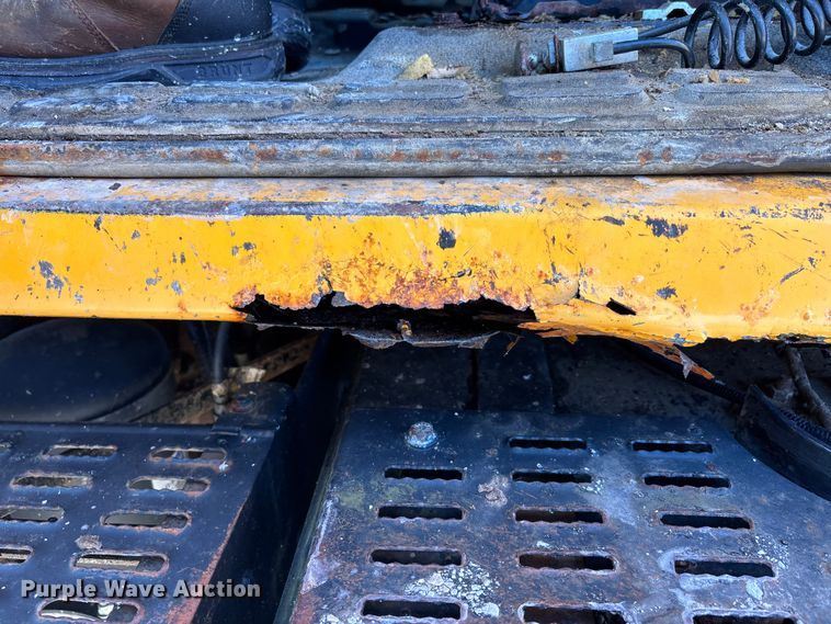 image for item DW7499 2001 GMC C8500 dump truck