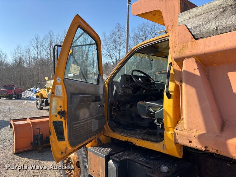 image for item DW7499 2001 GMC C8500 dump truck