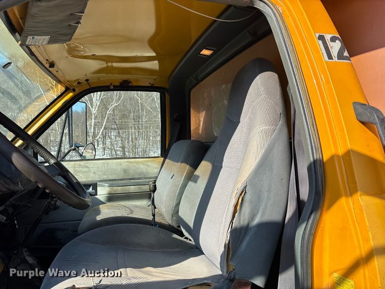 image for item DW7499 2001 GMC C8500 dump truck