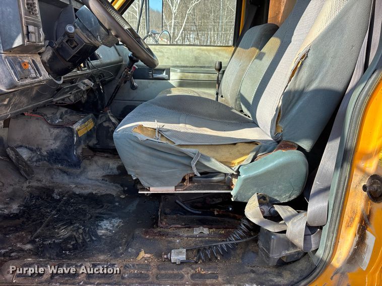 image for item DW7499 2001 GMC C8500 dump truck