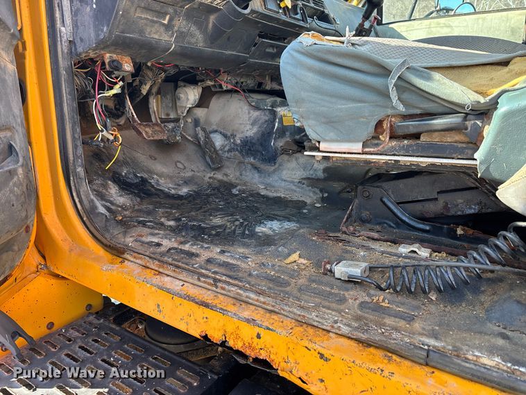 image for item DW7499 2001 GMC C8500 dump truck