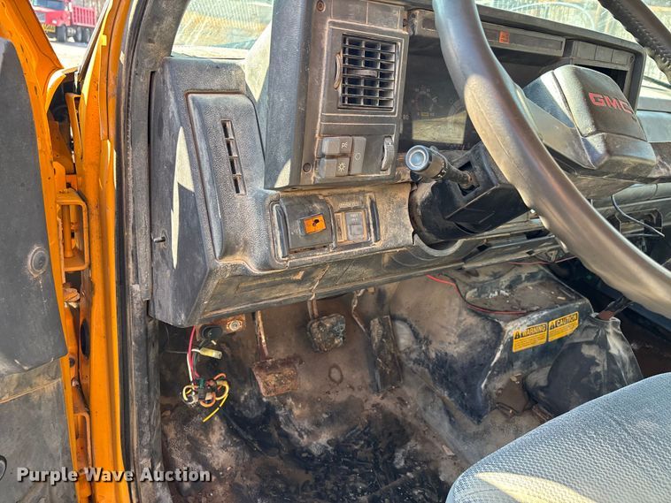 image for item DW7499 2001 GMC C8500 dump truck