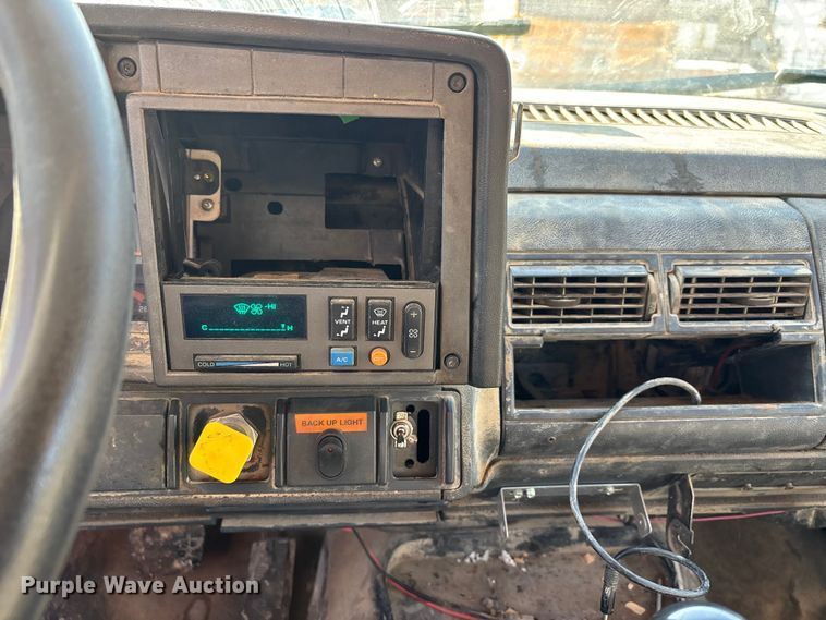 image for item DW7499 2001 GMC C8500 dump truck