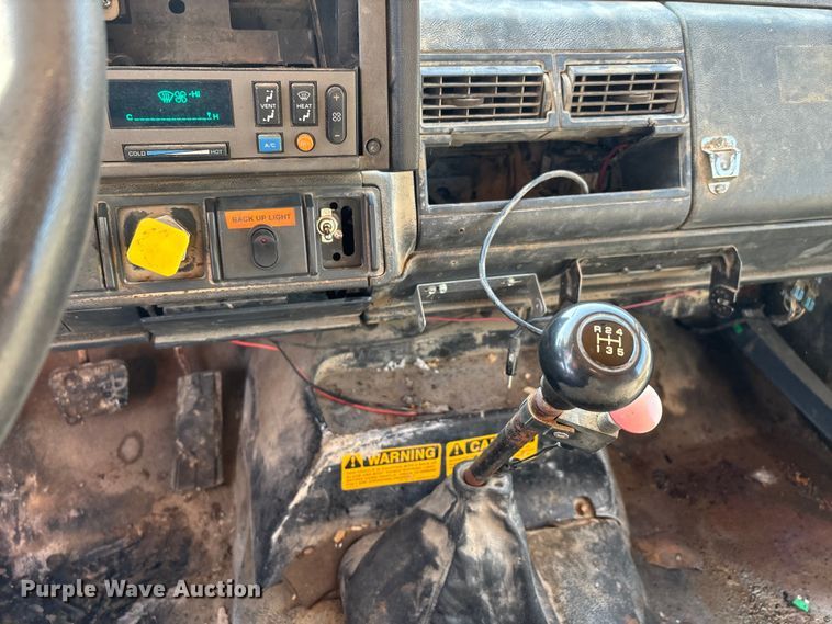 image for item DW7499 2001 GMC C8500 dump truck