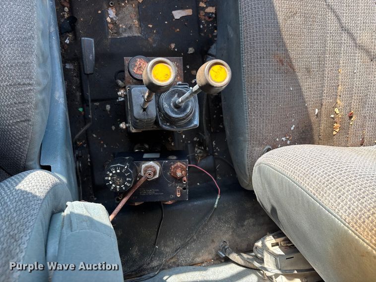 image for item DW7499 2001 GMC C8500 dump truck