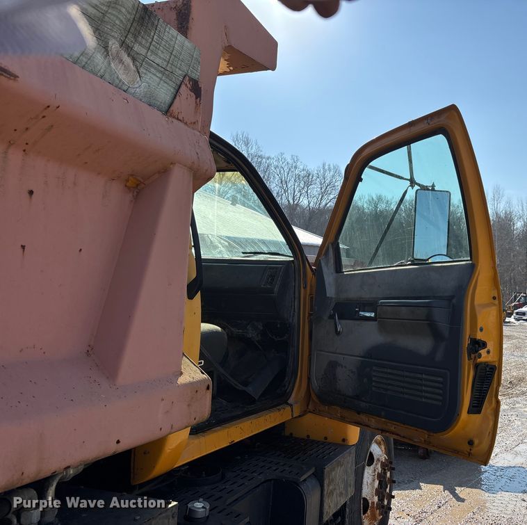 image for item DW7499 2001 GMC C8500 dump truck