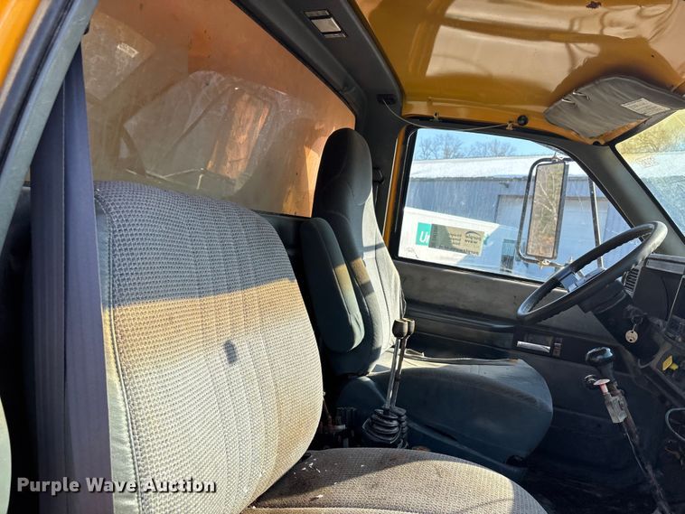 image for item DW7499 2001 GMC C8500 dump truck