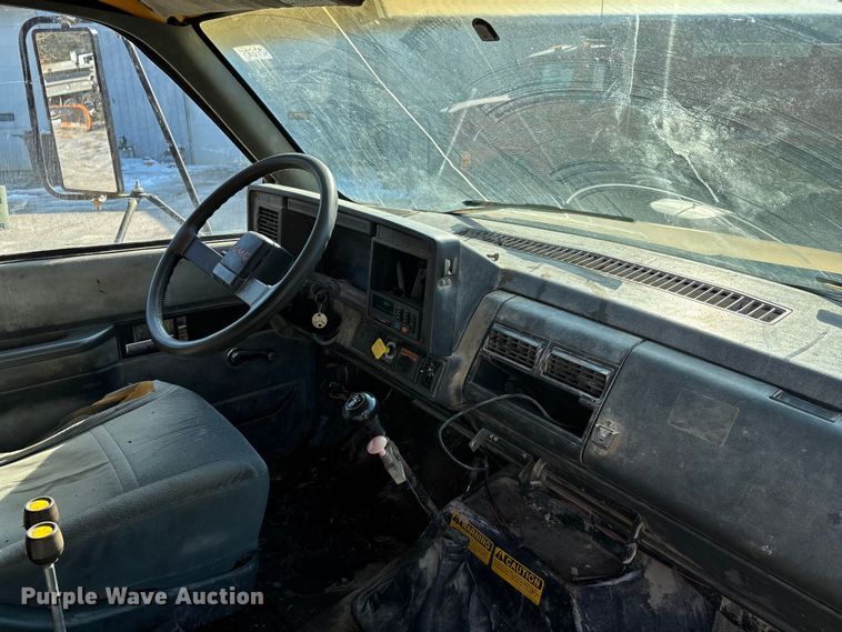 image for item DW7499 2001 GMC C8500 dump truck