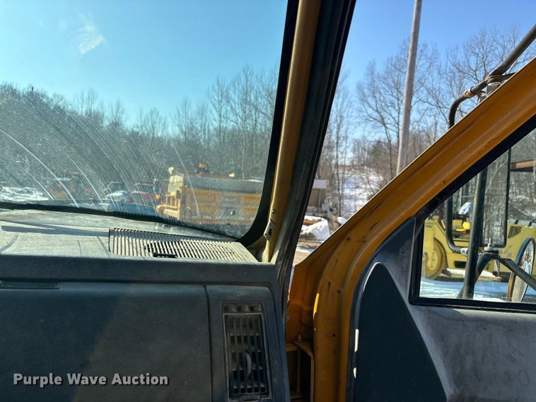 image for item DW7499 2001 GMC C8500 dump truck