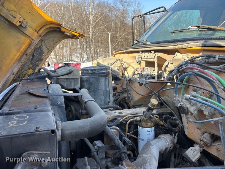 image for item DW7499 2001 GMC C8500 dump truck