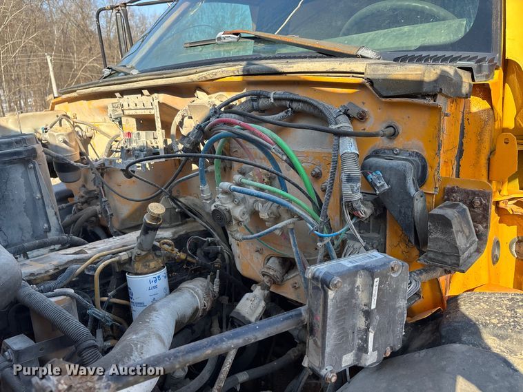 image for item DW7499 2001 GMC C8500 dump truck