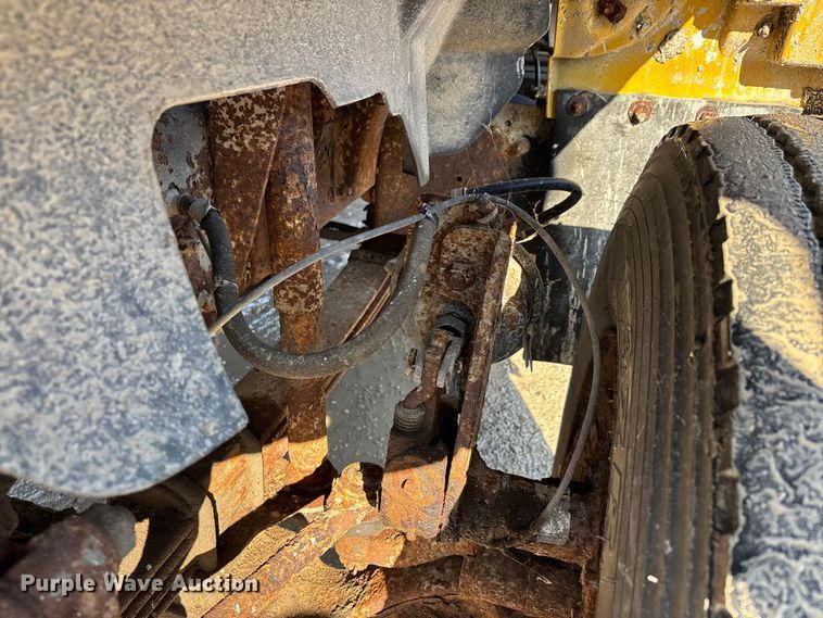 image for item DW7499 2001 GMC C8500 dump truck