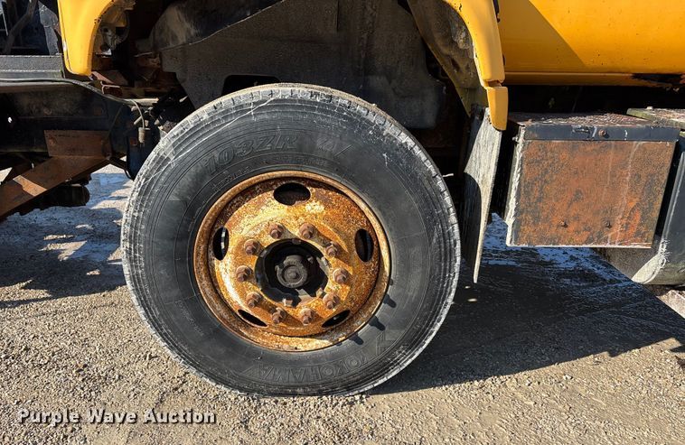 image for item DW7499 2001 GMC C8500 dump truck