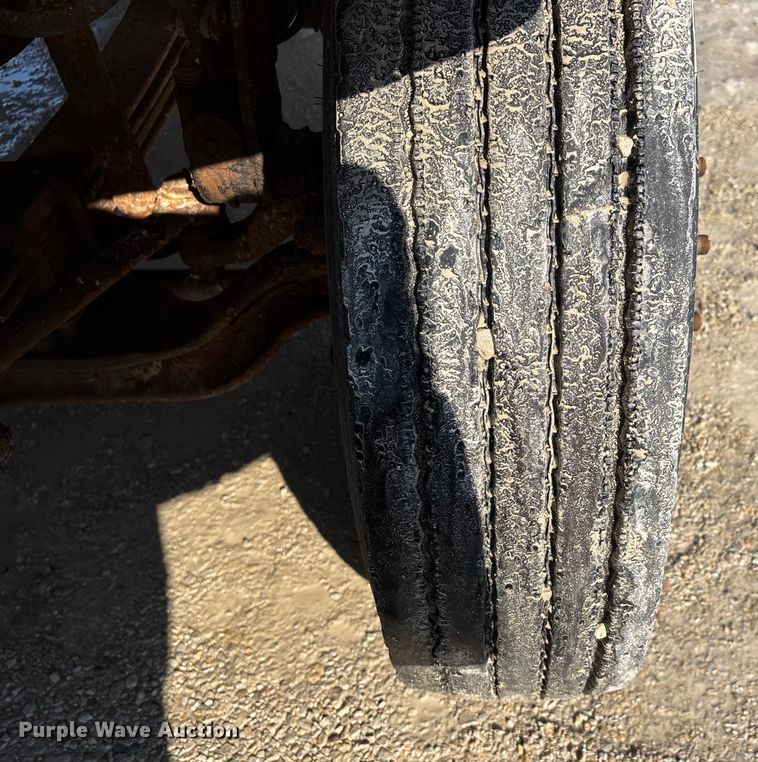 image for item DW7499 2001 GMC C8500 dump truck