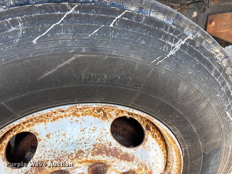 image for item DW7499 2001 GMC C8500 dump truck