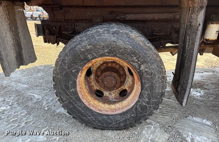 image for item DW7499 2001 GMC C8500 dump truck