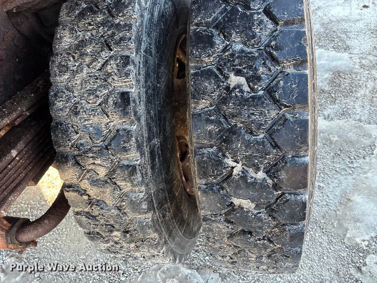 image for item DW7499 2001 GMC C8500 dump truck