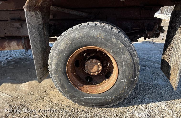 image for item DW7499 2001 GMC C8500 dump truck