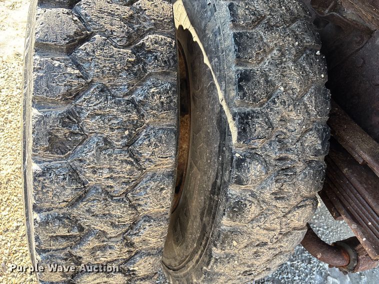 image for item DW7499 2001 GMC C8500 dump truck