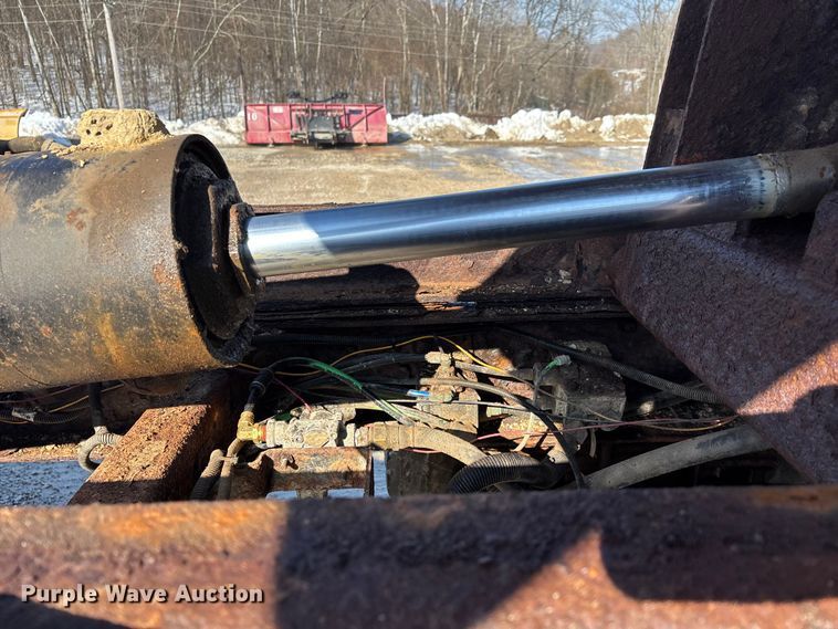 image for item DW7499 2001 GMC C8500 dump truck