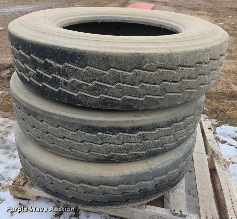 image for item DZ3814 (3) Bridgestone 285/75R24.5 tires