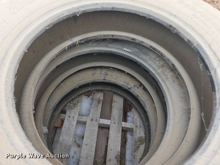 image for item DZ3814 (3) Bridgestone 285/75R24.5 tires