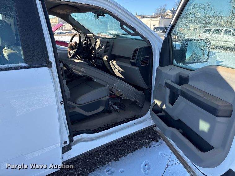 image for item DZ4274 2016 Ford F150 Ext. Cab pickup truck