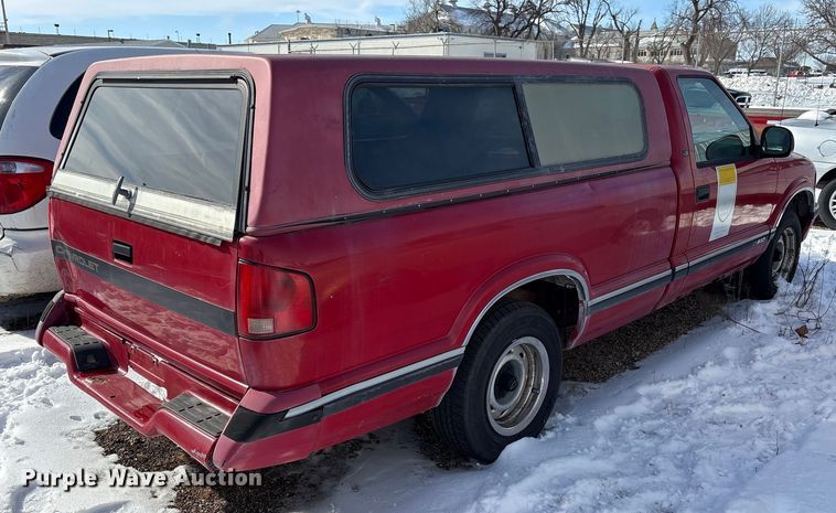 image for item DZ4276 1994 Chevrolet S10 pickup truck