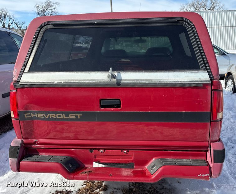 image for item DZ4276 1994 Chevrolet S10 pickup truck