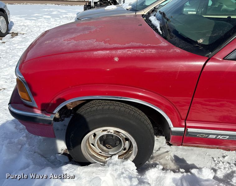 image for item DZ4276 1994 Chevrolet S10 pickup truck