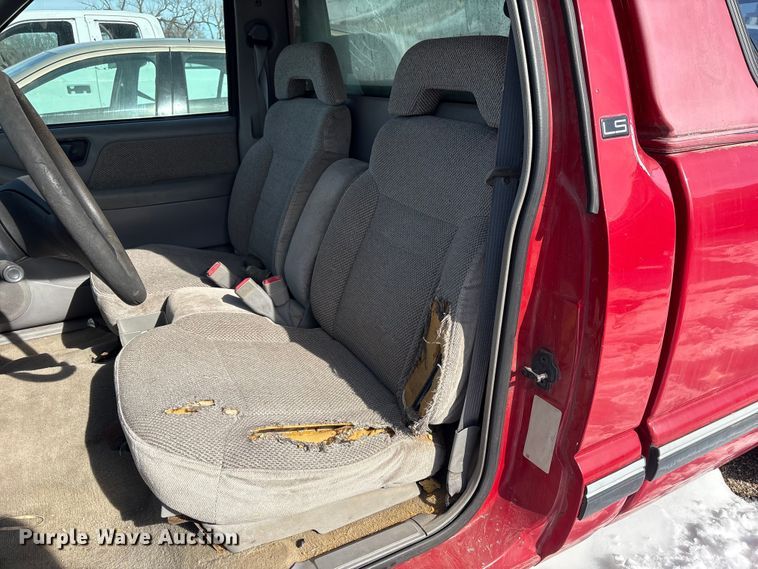 image for item DZ4276 1994 Chevrolet S10 pickup truck