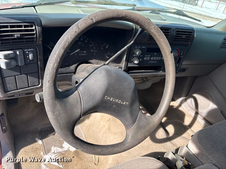 image for item DZ4276 1994 Chevrolet S10 pickup truck