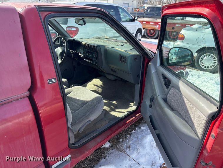 image for item DZ4276 1994 Chevrolet S10 pickup truck